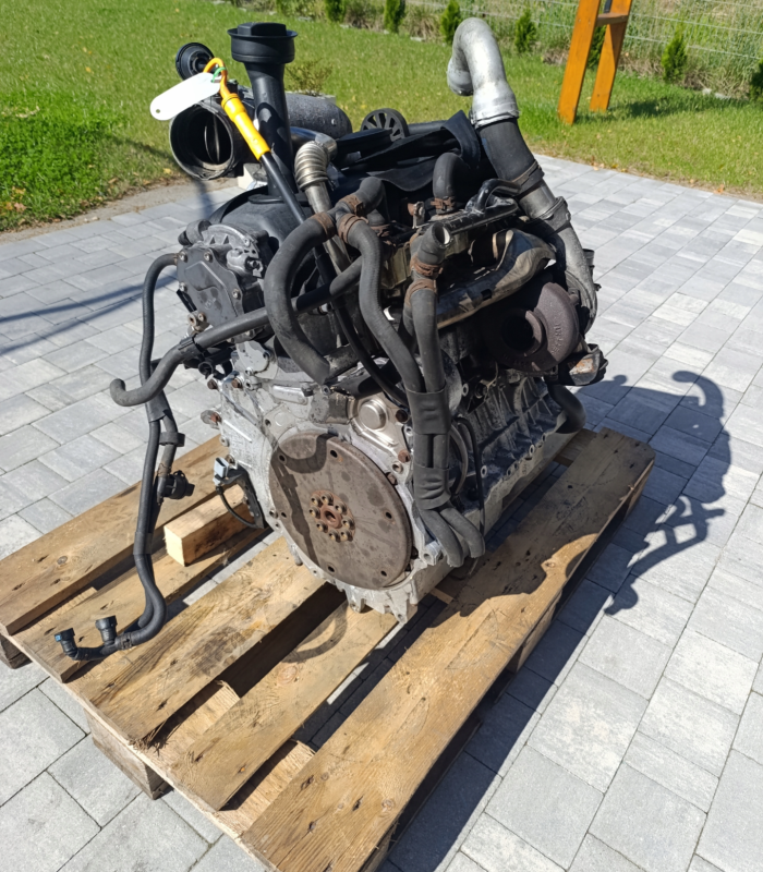 VW T5 COMPLETE ENGINE 2.5 TDI AXE 174km mileage 183k